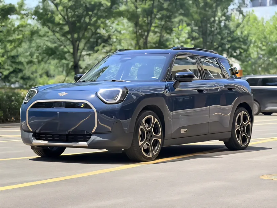 2024 Electric MINI Aceman 445KM SE Artist 3