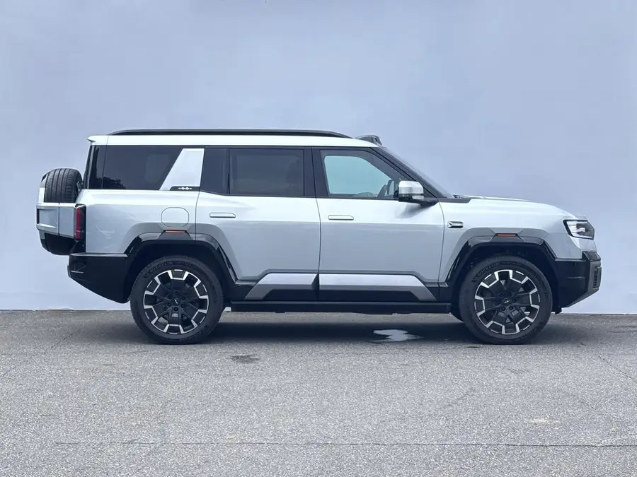 2025 Fang Cheng Bao Bao 8 Intelligent Flagship 7-Seater 3