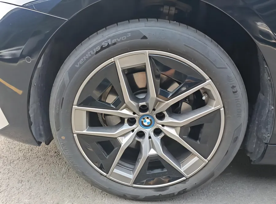 2024 BMW i5 eDrive 35L M Sport Package 4