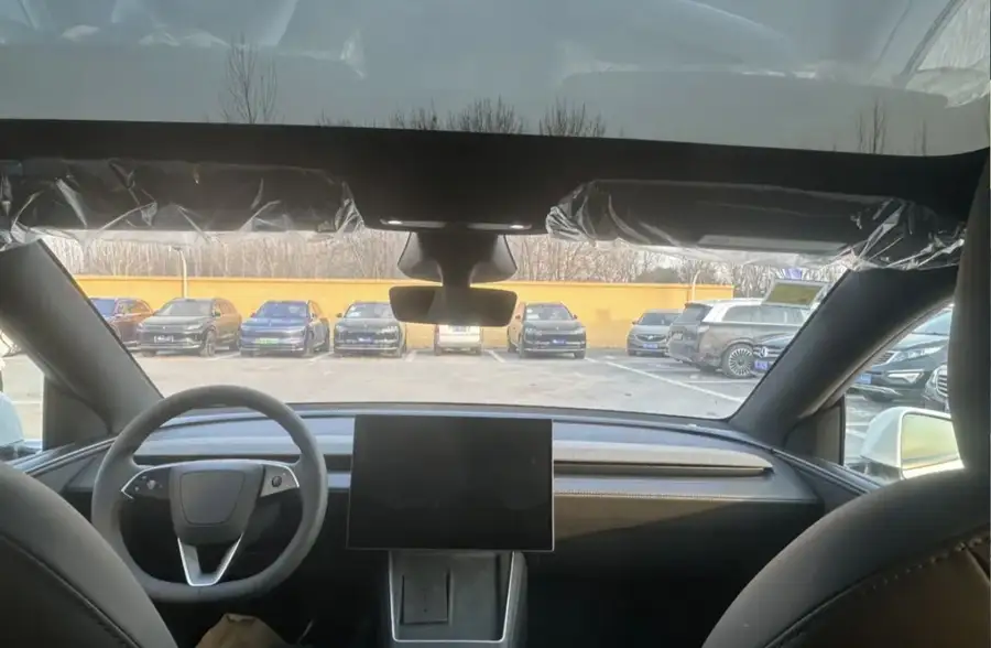 2026 Tesla Model Y Rear-Wheel Drive Edition 4