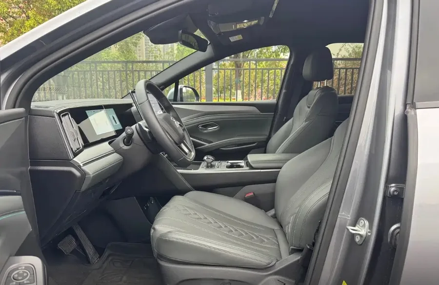 2025 BYD Song L DM-i Smart Driving 160km Premium Version 3