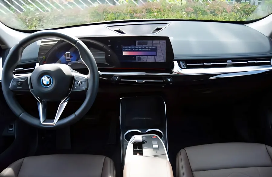 2025 BMW iX1 eDrive25L M Sport Package 4