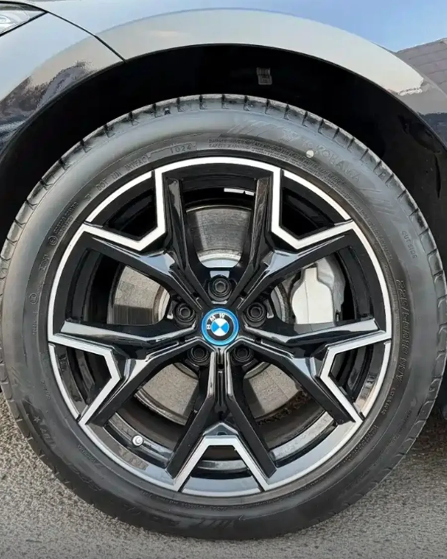 2024 BMW i3 eDrive 40L Shadow Edition 4
