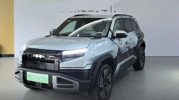2025 Titan 3 501KM 4WD Ultra Edition