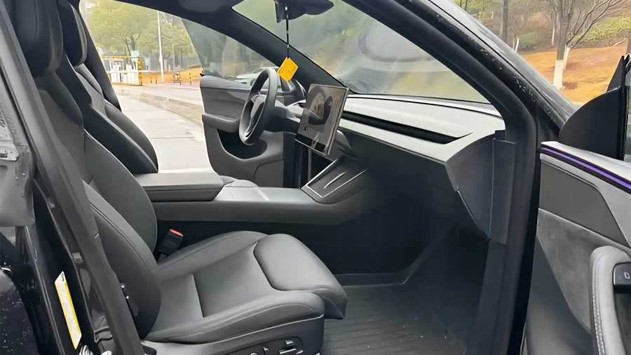2025 Tesla Model Y L Long Range AWD 4