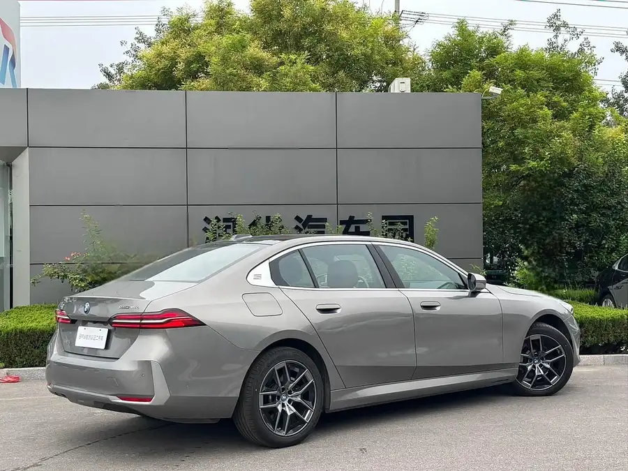 2024 BMW i5 eDrive 35L Luxury Package 3