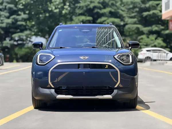 2024 Electric MINI Aceman 445KM SE Artist