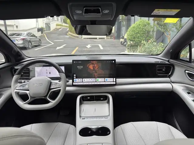 2025 BYD Hiace 06 New Energy DM-i 205 Pilot Pro Edition 4