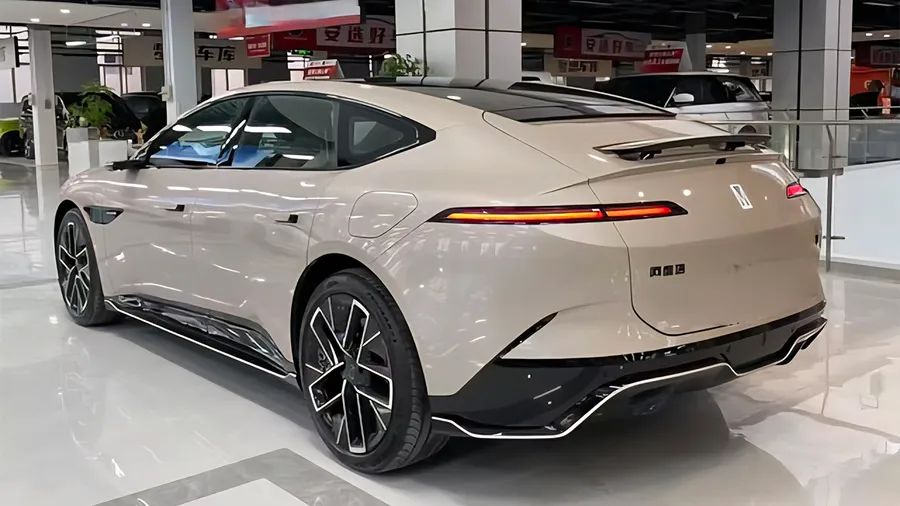 2026 AVATR 12 Master EV 4WD 3