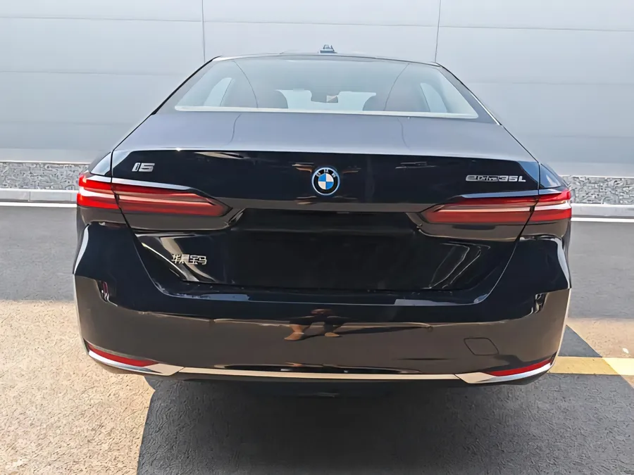 2024 BMW i5 eDrive 35L M Sport Package 3