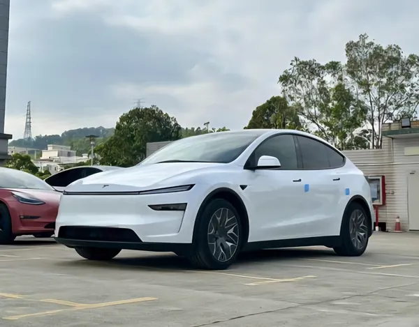2025 Tesla Model Y L Long Range All-Wheel Drive