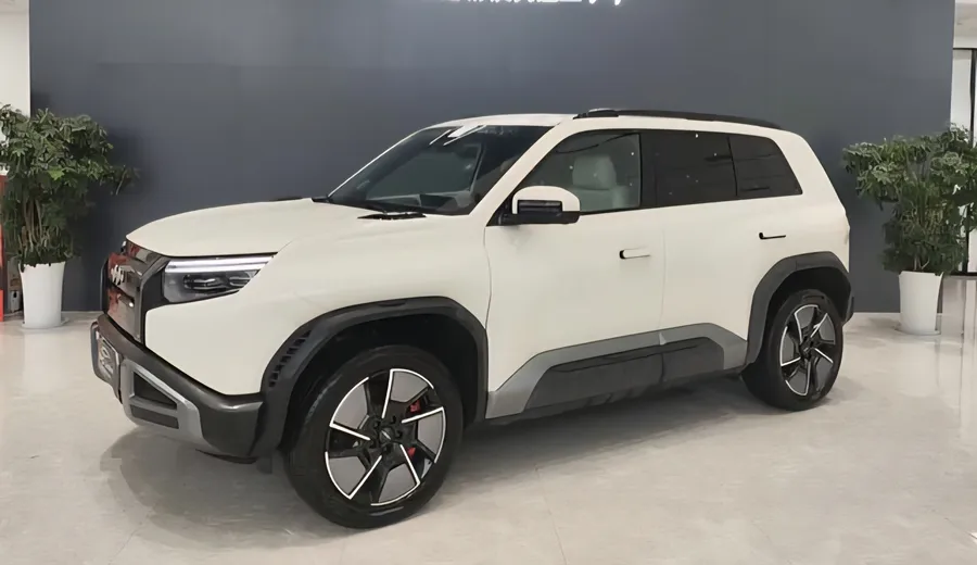 2025 Tan 3 501KM 4WD Ultra Edition 3