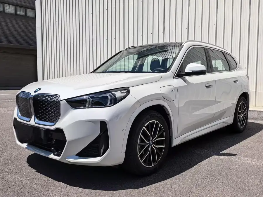 2025 BMW iX1 eDrive25L X Design Package