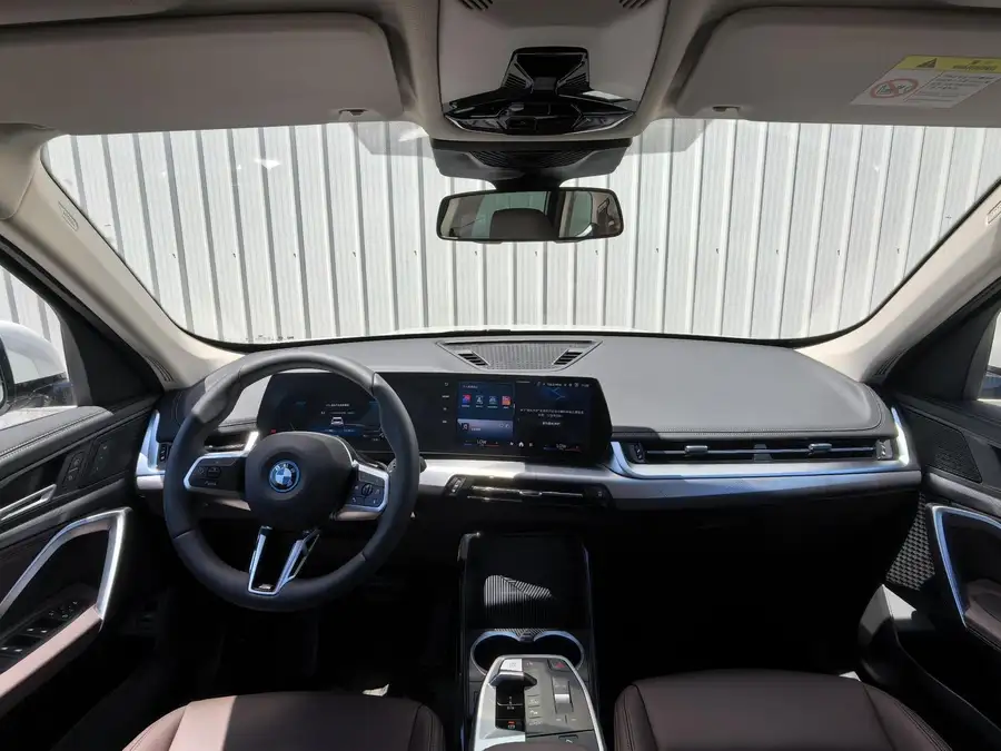 2025 BMW iX1 eDrive25L M Sport Package 4
