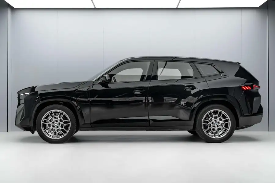 2023 BMW XM 50e 3