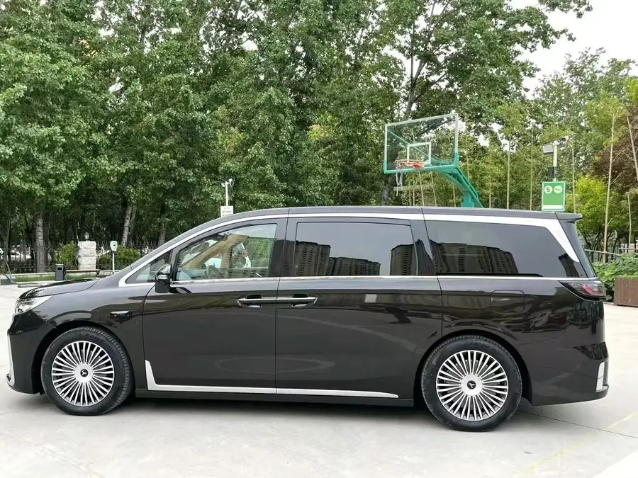 2025 Voyah Dreamer PHEV 4WD Flagship Kunlun Edition 3