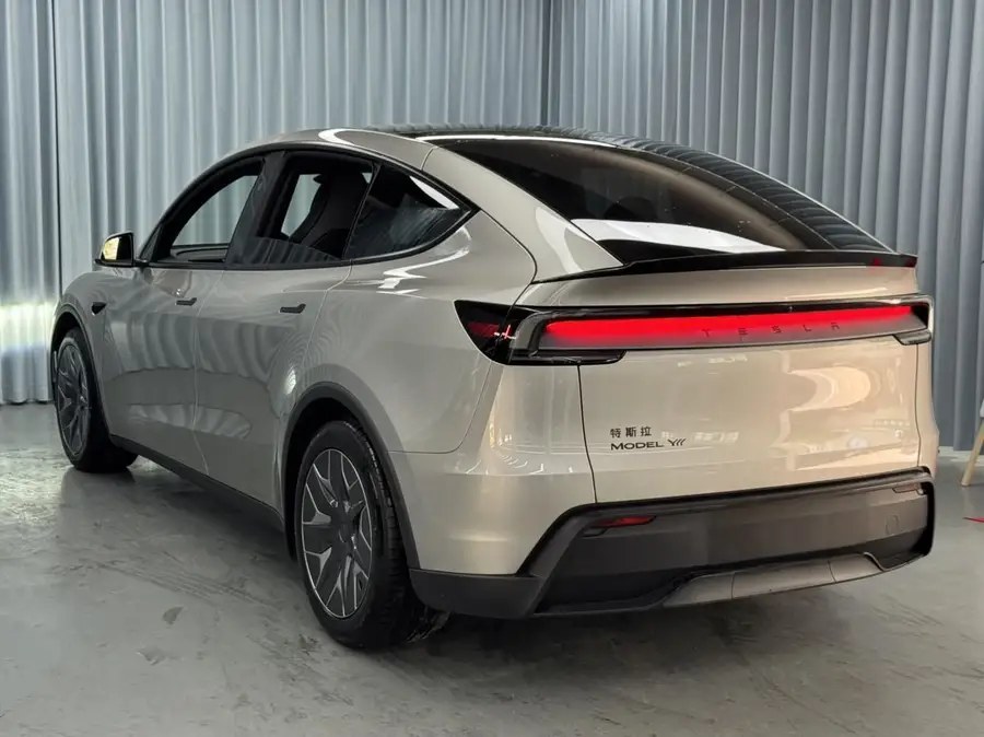 2025 Model Model Y L Long Range All-Wheel Drive 2