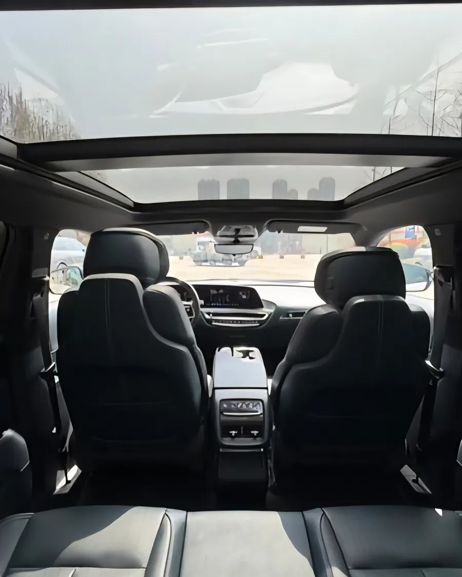 2022 Cadillac LYRIQ 4WD High Performance Premium Edition 4