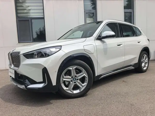 2025 BMW iX1 eDrive25L X Design Package