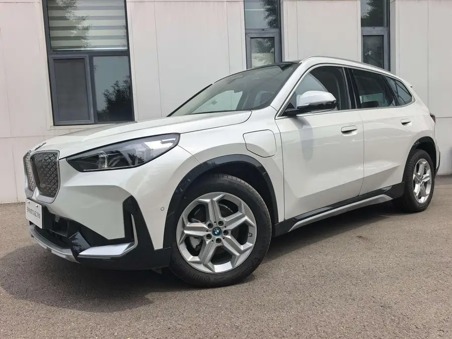 2025 BMW iX1 eDrive25L X Design Package