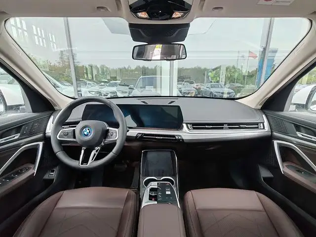 2023 BMW iX1 eDrive25L M Sport Package 3