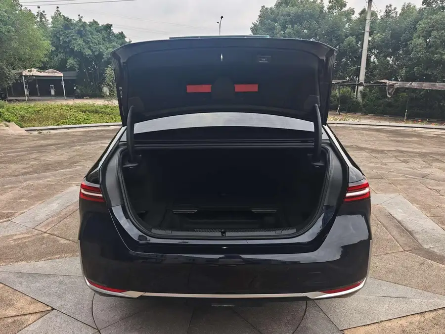 2024 BMW i5 eDrive 35L Luxury Package 2