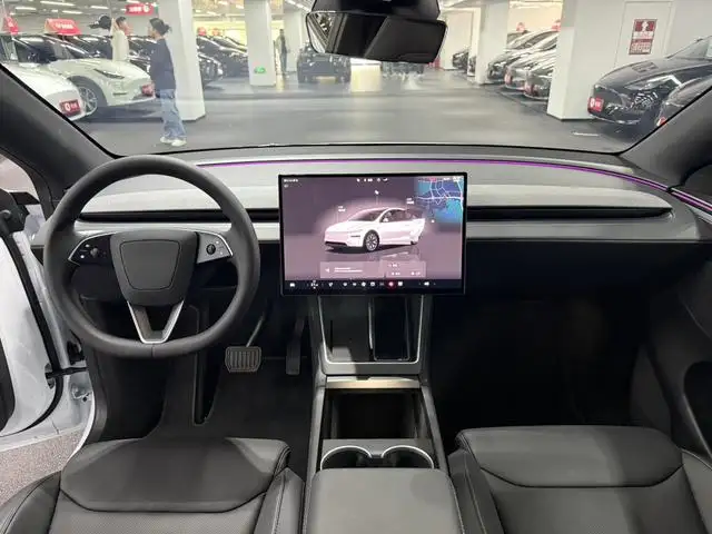 2025 Tesla Model Y L Long Range All-Wheel Drive 4