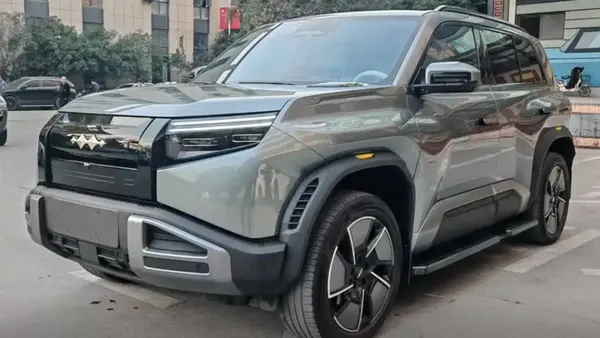 2025 Titan 3 501KM 4WD Max Edition