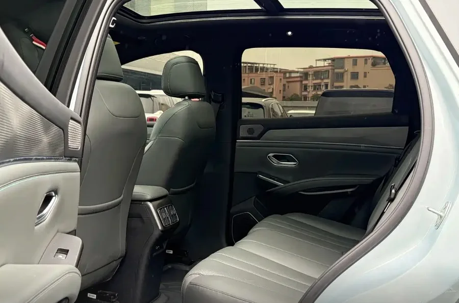 2026 BYD Song L DM-i 200KM Ultimate Version 3