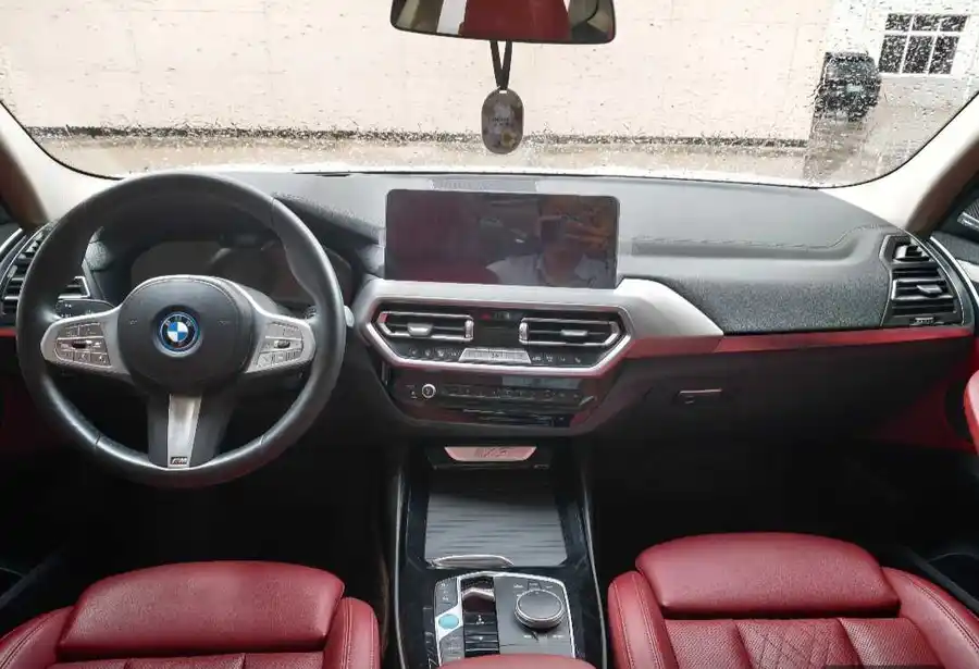 2024 BMW iX3 Leading Version 4