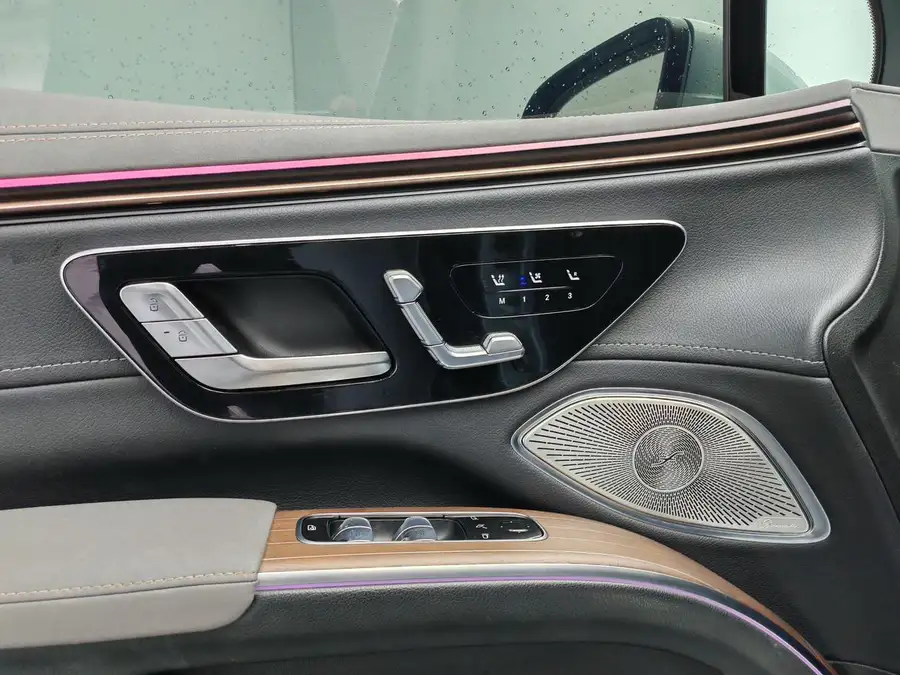 2023 Mercedes-Benz EQS SUV 450 4MATIC Pioneer Edition 4