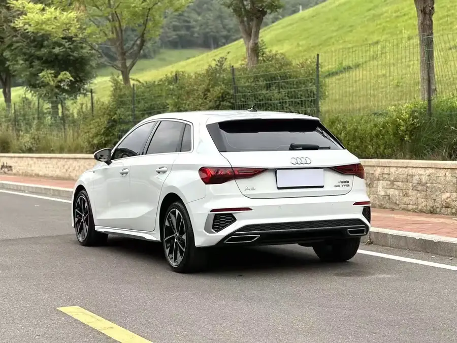 2022 Audi A3 Sportback 35 TFSI Luxury Sport Edition 2