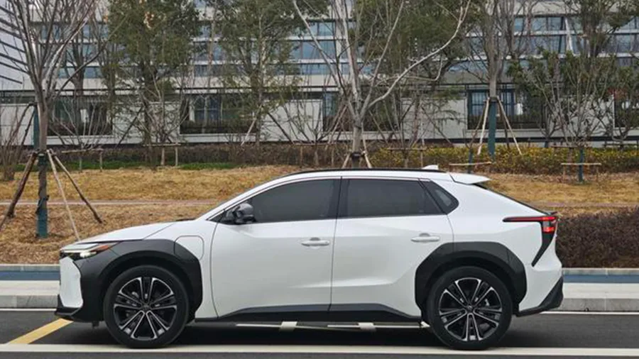 2022 Toyota bZ4X X-MODE 4WD Ultra 2