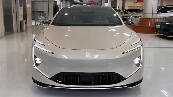 2026 AVATR 12 Master EV 4WD