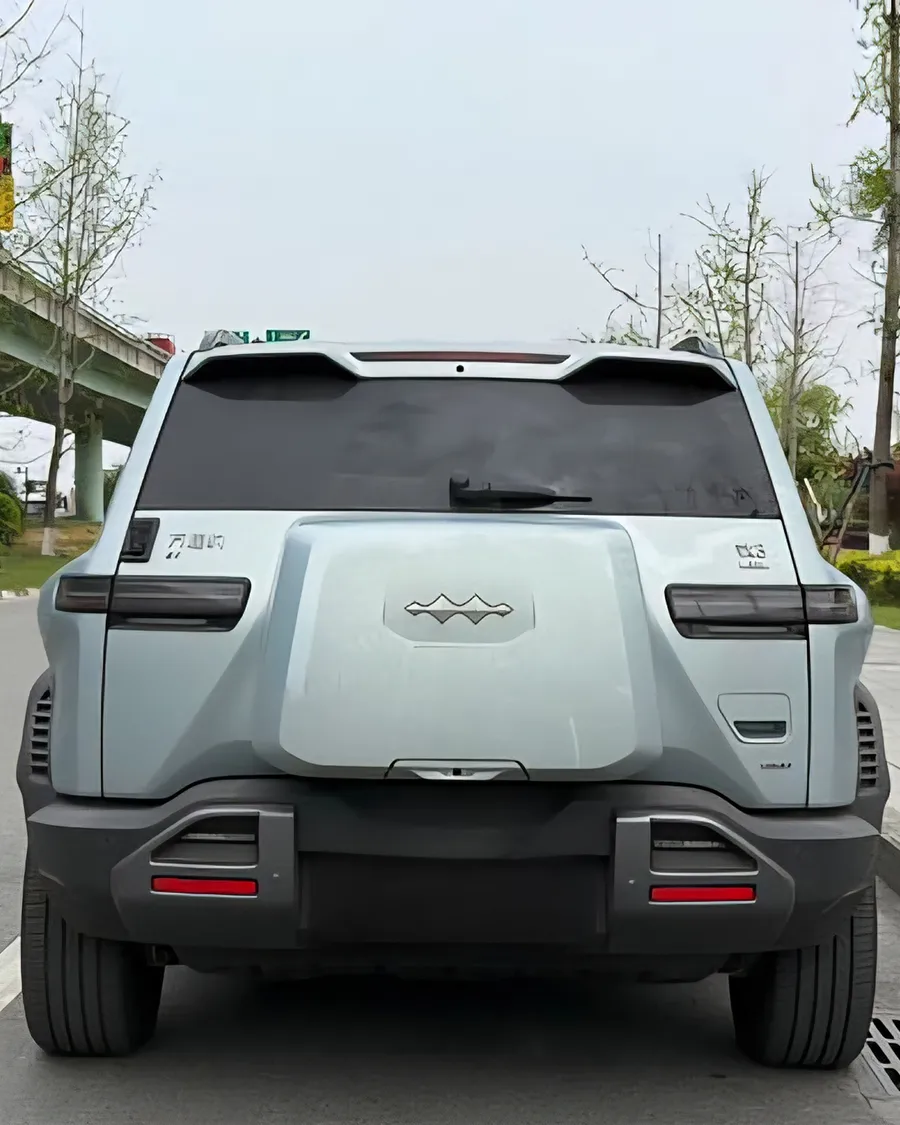 2025 Ti 3 501KM 4WD Max Edition 2