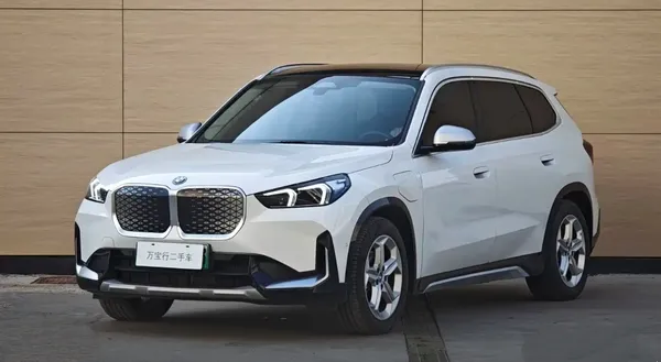 2025 BMW iX1 eDrive25L X Design Package