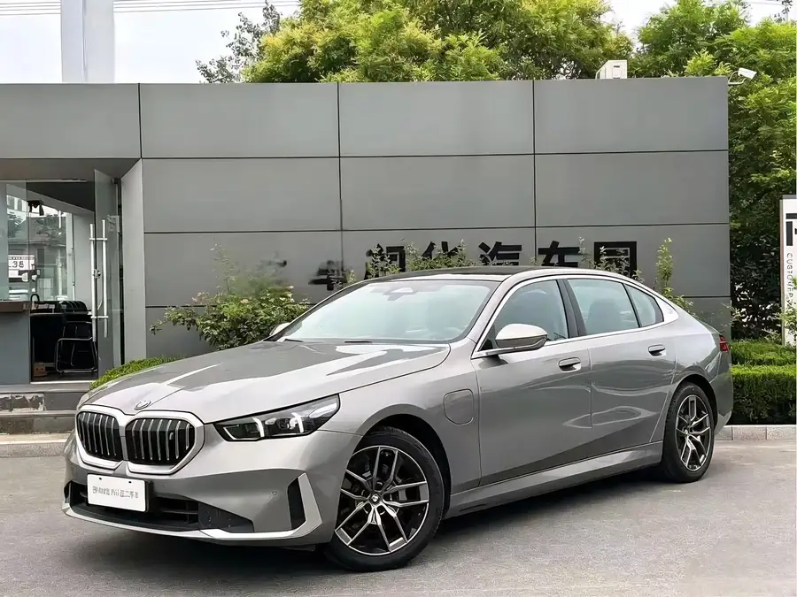 2024 BMW i5 eDrive 35L Luxury Package