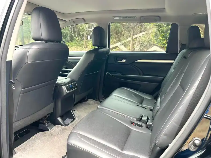 2015 Toyota Highlander 3.5L 4WD Luxury Edition 7-Seater 4