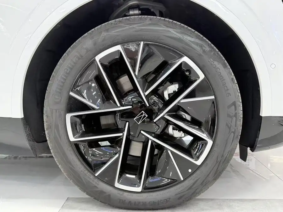 2025 Avatr 11 Facelift Max EREV 3