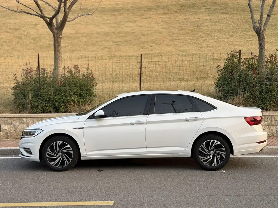 2021 Volkswagen Sagitar 280TSI DSG Overtake 2