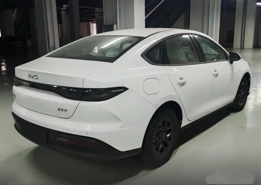 2025 BYD Seal 05 DM-i ADAS Edition 55KM Luxury Version 2