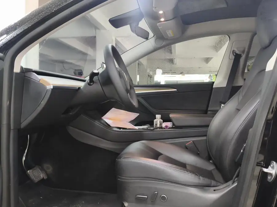 2021 Model Y Standard Range Rear‑Wheel‑Drive Version 4
