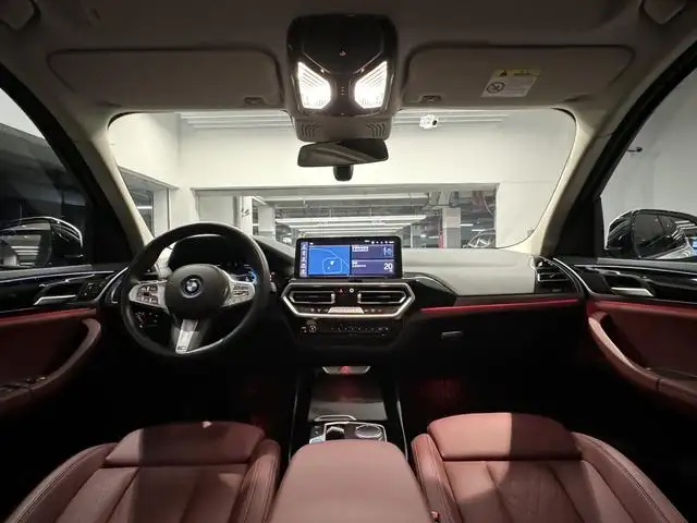 2024 BMW iX3 Leading Version 4