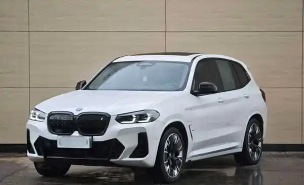 2024 BMW iX3 Leading Version