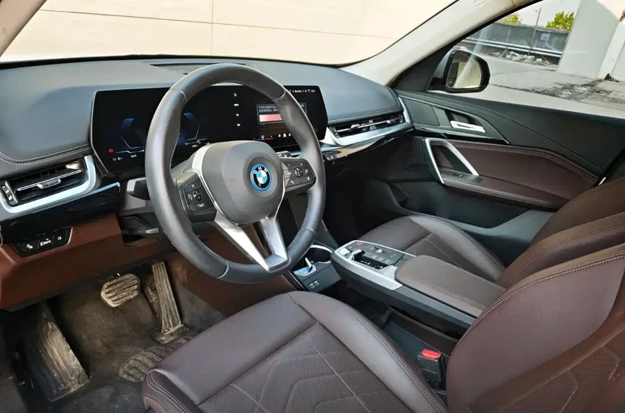 2025 BMW iX1 eDrive25L X Design Package 4