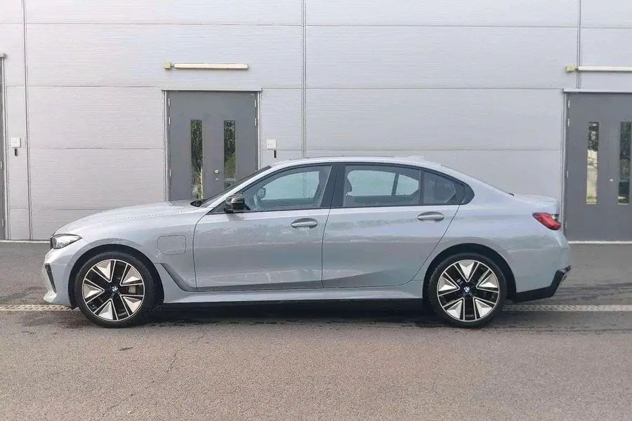 2025 BMW i3 eDrive 40 L Night Sport Package 3