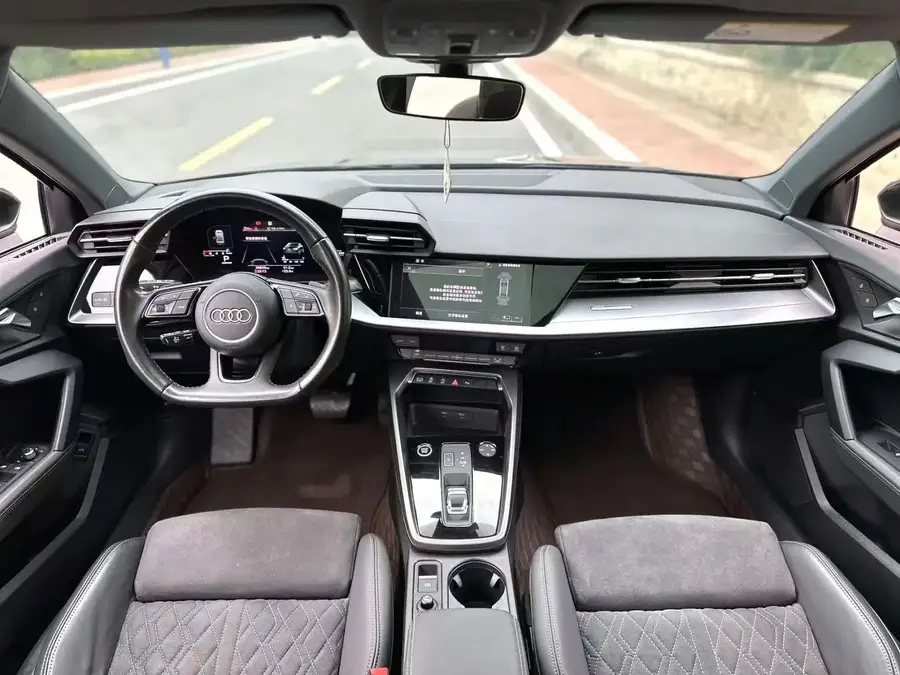 2023 Audi A3 Facelift A3L Limousine 35 TFSI Luxury Sport Edition 3