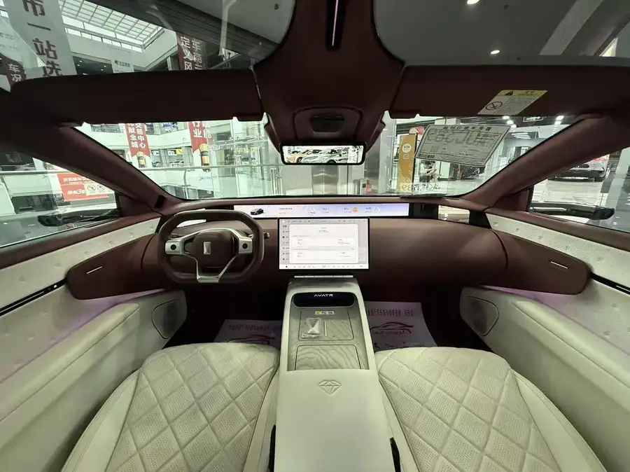 2025 Avatr 12 Facelift Royal Theater Edition 3