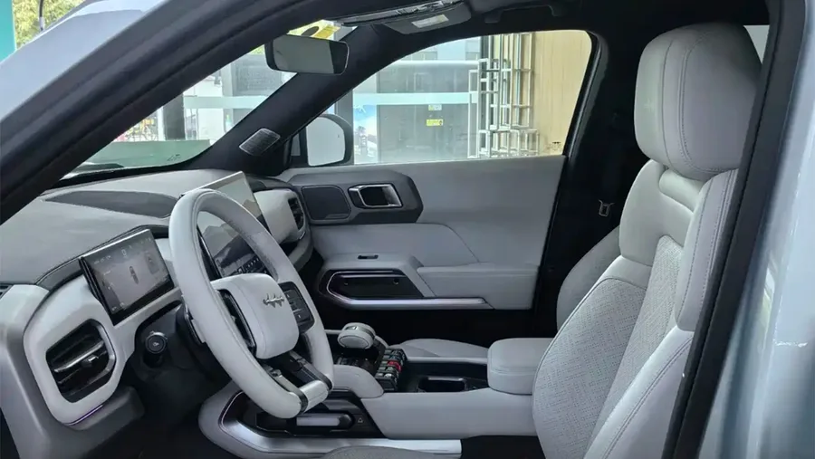 2025 Titan 3 501KM 4WD Ultra Edition 3