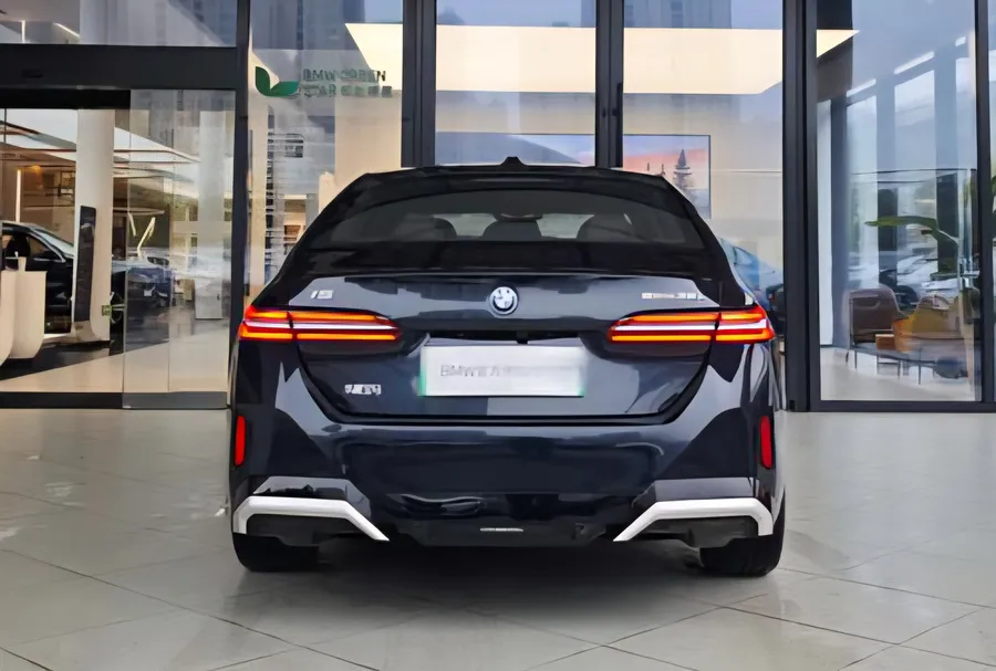 2025 BMW i5 eDrive 35L M Sport Package 3
